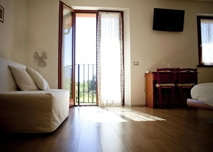 Al Sole Di Cavessago Bed & Breakfast 3*